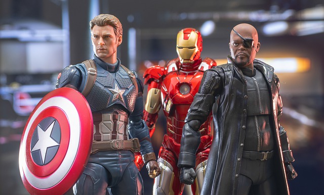 Figurines de Captain America, Iron Man et Nick Furry