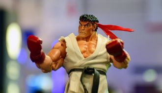 figurine d’un personnage de Street Fighter